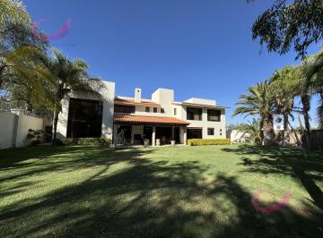 Casa en condominio · 630m² · 4 Recámaras · 5 Estacionamientos · Casa en Venta Santa Paulina Aguascalientes