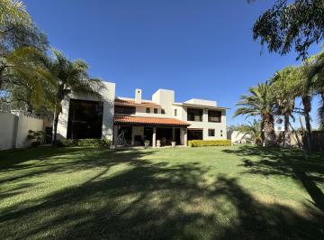 Casa en condominio · 630m² · 4 Recámaras · 5 Estacionamientos · Casa en Venta Santa Paulina Aguascalientes