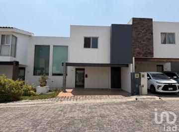 Casa · 165m² · 3 Recámaras · 2 Estacionamientos · Casa en Venta en Fraccionamiento Saucedal