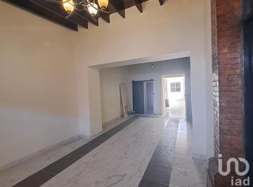 Casa · 300m² · 7 Recámaras · 1 Estacionamiento · Casa en Renta en Matamoros Sur, Zona Centro, Saltillo, Coah.