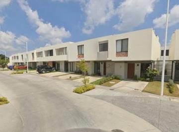 Casa de 3 habitaciones, Zapopan · Casa en Residencial Alva a un Costado de Valle Imperial