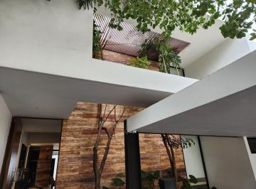 Casa · 580m² · 4 Recámaras · 3 Estacionamientos · Casa en Venta con Paneles Merida Santa Gertrudis Copo