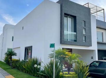 Casa de 3 habitaciones, Zapopan · Casa en Renta Dentro de Coto en El Campestre