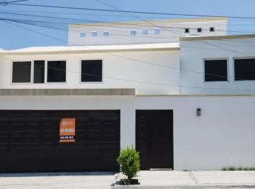 1 · Casa 3 o 4 Recamaras en Fraccionamiento Valle Real