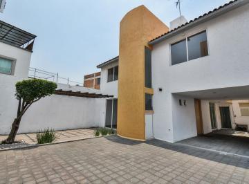 Bodega comercial · 1050m² · 6 Estacionamientos · Departamento en Alondras 56