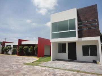 Casa en condominio · 350m² · 2 Recámaras · 2 Estacionamientos · Casa en Condominio en Venta en Pachuca con Patio Amplio