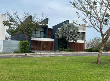 Casa · 1044ha · 4 Recámaras · 4 Estacionamientos · Residencia en Marina Punta Tiburon
