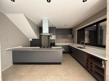 Casa de 4 habitaciones, El Marqués · Renta Casa con 4 Recamaras en Villa Carriedo