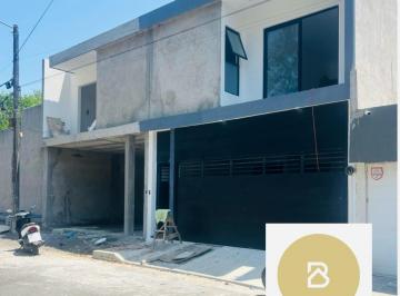 Casa · 200ha · 3 Recámaras · 2 Estacionamientos · 3 Casas en Venta en Costa de Oro