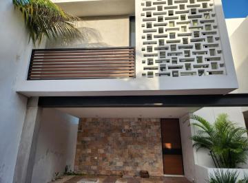 Casa · 172m² · 2 Recámaras · 2 Estacionamientos · Casa en Venta Merida Cholul