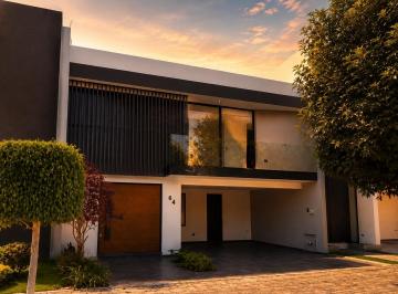 Casa · 276m² · 3 Recámaras · 2 Estacionamientos · Casa en Venta en Lomas de Angelopolis III, Cascatta, Puebla, Parque Foresta Frente Al Chedarui