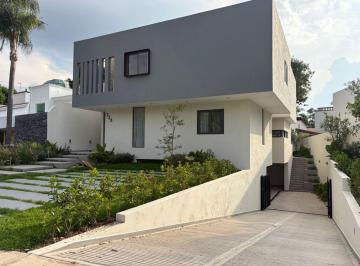 Casa en condominio · 705m² · 5 Recámaras · 14 Estacionamientos · Residencia a Estrenar en Valle Real