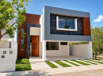 Casa en condominio de 4 habitaciones, Mérida · Casa de Lujo en Venta Cerca de La Isla Mérida | 4 Recámaras, Alberca, Doble Altura y Amenidades