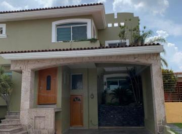 Casa de 4 habitaciones, Tlajomulco de Zúñiga · Casa Muy Amplia en Venta en Bosques
