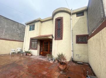 Casa · 180m² · 3 Recámaras · 2 Estacionamientos · Oportunidad Casa Amplia en Venta por Blvd. Sarmiento
