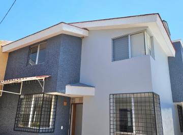 Casa de 3 habitaciones, Zapopan · Casa en Venta Junto a Plaza La Perla, Zapopan