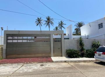 Casa de 5 habitaciones, Coatzacoalcos · En Venta Casa de Una Planta con Jardin