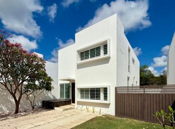 Casa de 3 habitaciones, Mérida · Casa en Renta, Gran Santa Fe Norte