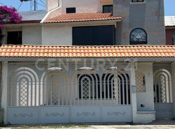 Casa · 208m² · 4 Recámaras · 2 Estacionamientos · Casa en Renta en Jardines del Alba, Cuautitlán Izcalli, Estado de México