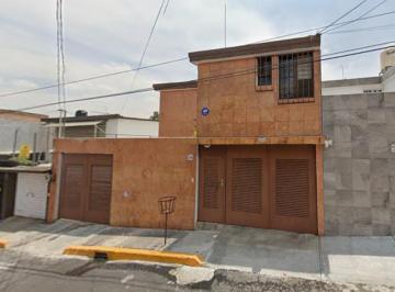 Casa de 4 habitaciones, Naucalpan de Juárez · Casa en Venta en Calle Maracaibo #54