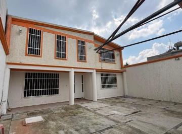Casa · 220m² · 4 Recámaras · 3 Estacionamientos · Casa en Renta, Capultitlan, Toluca, México