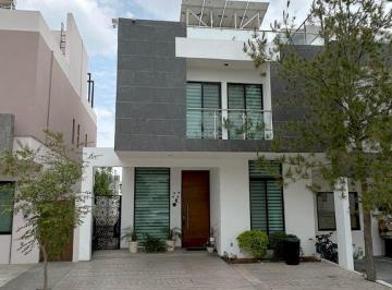 Casa en condominio · 232m² · 3 Recámaras · 2 Estacionamientos · Casa en Venta en Parques Vallarta