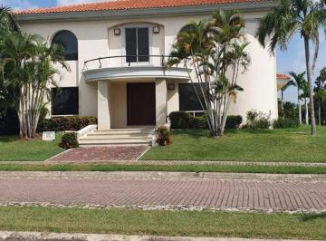 Casa · 3 Recámaras · 3 Estacionamientos · Gtcr2602 Fraccionamiento Lagunas de Miralta