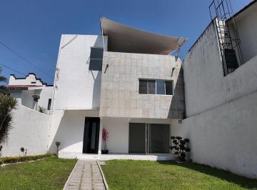 Casa · 280m² · 4 Recámaras · 2 Estacionamientos · Casa en Fraccionamiento Las Fincas