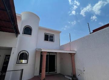 Casa · 154m² · 3 Recámaras · 2 Estacionamientos · Casa en Lomas de Tzompantle
