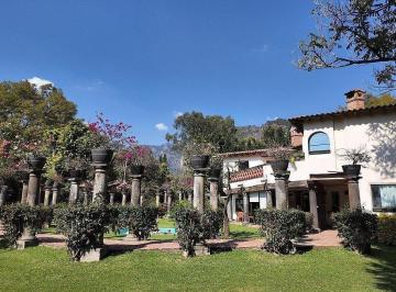 Casa · 1440m² · 12 Recámaras · 10 Estacionamientos · Casa en Tepoztlán