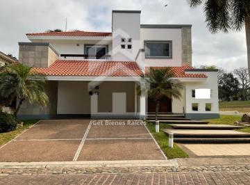 Casa · 520m² · 3 Recámaras · 1 Estacionamiento · Gtcv2603 Casa en Venta en Fraccionamiento Lagunas de Miralta Al 89600