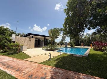 Casa · 394m² · 4 Recámaras · 2 Estacionamientos · Casa en Lagos del Sol