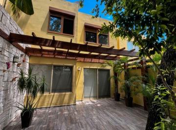 Casa de 3 habitaciones, Solidaridad · Casa con Paneles Solares, Terraza con Árboles, Casa Club, en Venta