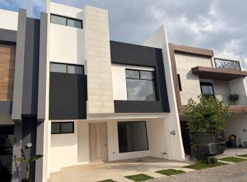 Casa · 249m² · 3 Recámaras · 2 Estacionamientos · Venta de Casa en Zona Atlixcayotl