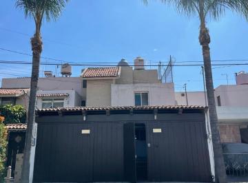 Casa · 4 Estacionamientos · Casa en Arboledas