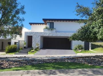 Casa · 566m² · 4 Recámaras · 3 Estacionamientos · Casa - Residencial El Molino