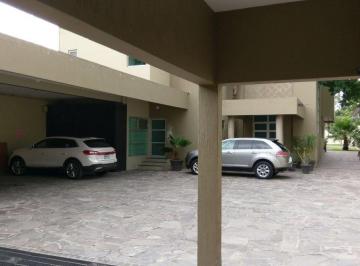 Casa · 720m² · 4 Recámaras · 5 Estacionamientos · Casa en Los Gavilanes Destacada