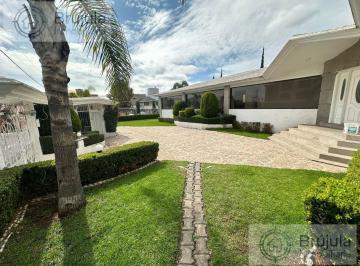 Casa · 585m² · 4 Recámaras · 4 Estacionamientos · Casa de Una Planta en Renta en Condado de Sayavedra