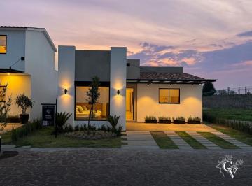 Casa en condominio · 155m² · 2 Recámaras · 2 Estacionamientos · Casa en Venta en Metepec Condado del Valle Country Club And Residences