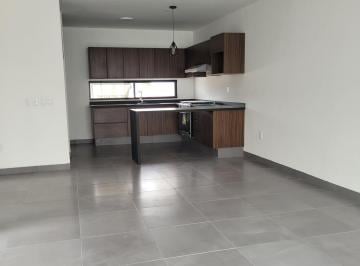 Casa · 136m² · 2 Estacionamientos · Casa Roca1 Privada Altanna