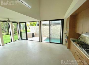 Casa · 181m² · 3 Recámaras · 2 Estacionamientos · Casa en Venta y Renta con Alberca Junto Área Verde en Arbolada, Cancún