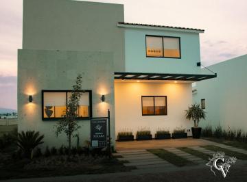 Casa en condominio · 201m² · 3 Recámaras · 2 Estacionamientos · Casa en Venta en Metepec Condado del Valle Country Club And Residences