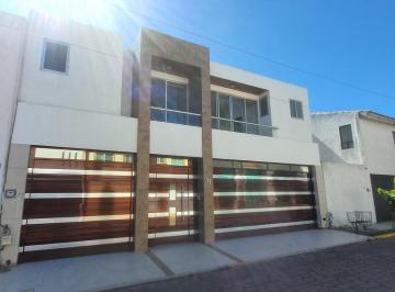 Casa · 468m² · 3 Recámaras · 3 Estacionamientos · Casa Jardines de Zavaleta, Heroica Puebla de Zaragoza, Pue.