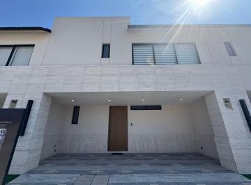 Casa · 177m² · 3 Recámaras · 2 Estacionamientos · Casa Nueva en Venta 7 m de Frente, Zona Sur - Este de León, Gto.