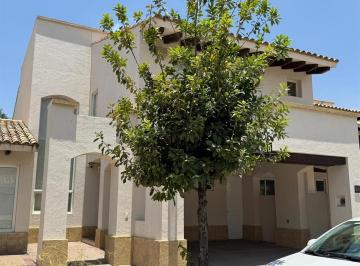Casa · 225m² · 3 Recámaras · 2 Estacionamientos · Casa en El Mayorazgo