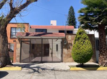 Casa · 251m² · 3 Recámaras · 2 Estacionamientos · Casa en Venta en Jardines de La Florida