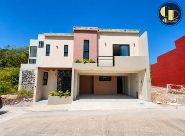 Casa · 120m² · 3 Recámaras · Casa - Fraccionamiento La Cúspide