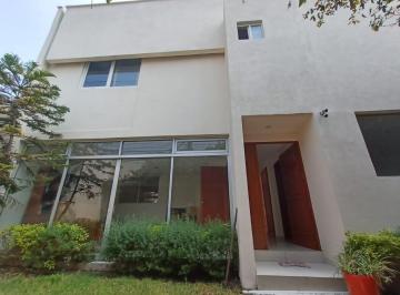 Casa · 180m² · 3 Recámaras · 2 Estacionamientos · Casa en Venta en San Bernabé