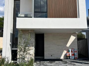 Casa · 241m² · 3 Recámaras · 2 Estacionamientos · Casa en Venta en Valles del Molino León Guanajuato