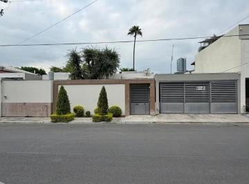 1 · Casa en Venta en Fuentes del Valle, San Pedro Garza García - Amplia y Bien Ubicada
